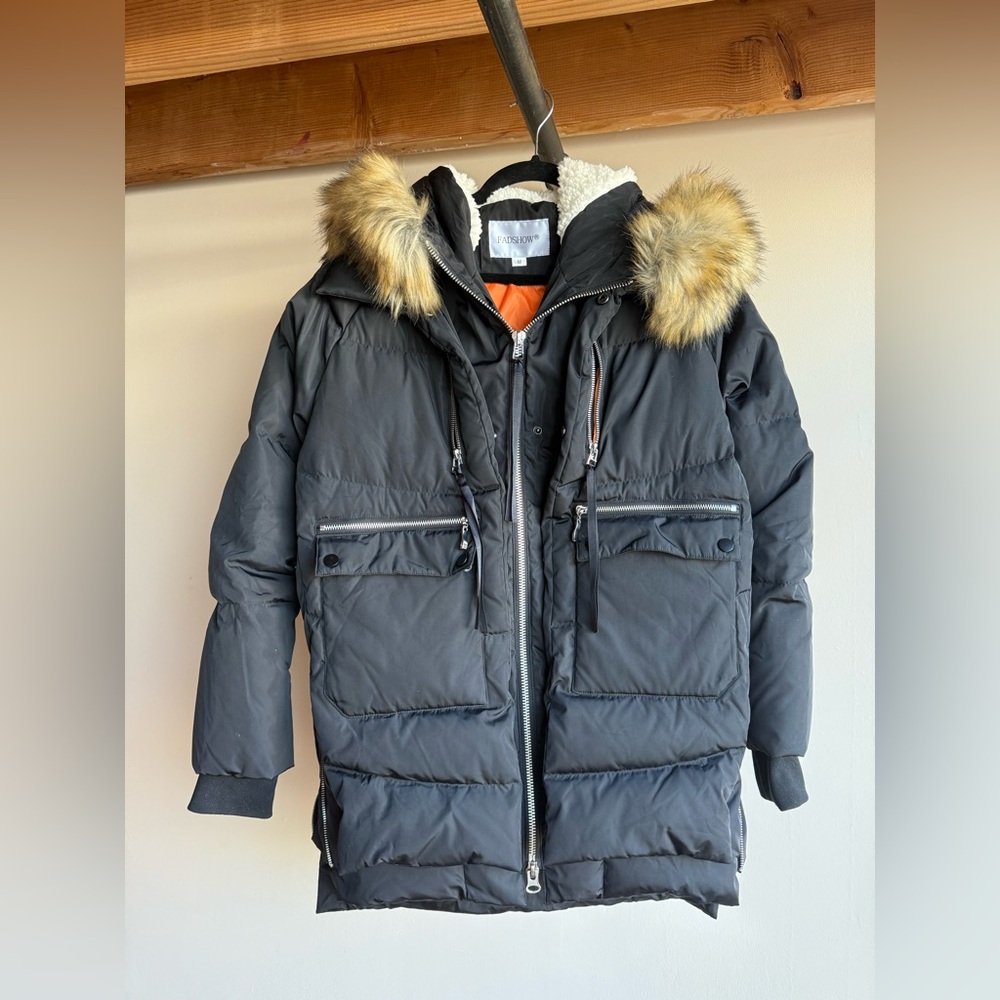 Amazon Fad Show (Orolay) Black Puffer Down Jacket with Fur Hood